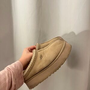 Ugg platform size 7 women’s